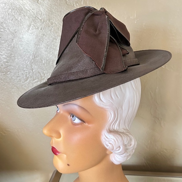 PRECIOUS 1940s' BROWN STRAW TILT FEDORA WITH BROWN VINYL EDGING - Picture 2 of 14